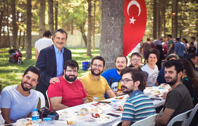 TEPEBAŞI GENÇLERİN YANINDA